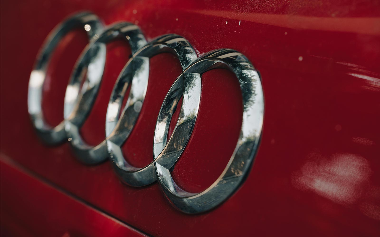 Audi logo auto in werkplaats